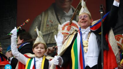 Prins Briek XLIX Toine Brabers en Jeugdprins Briekske Broos Swinkels openen Carnaval