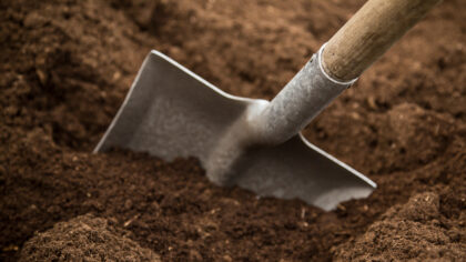 Gratis compost bij de milieustraat