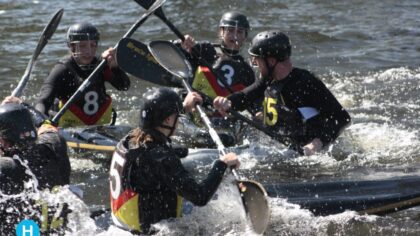 Helmvaarders op winterkamp