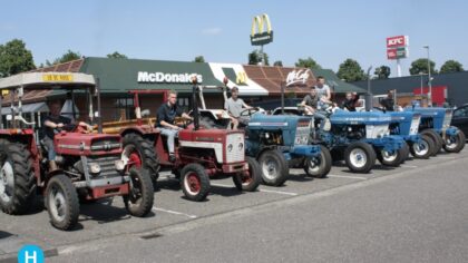 Op de tractor naar de hamburgers