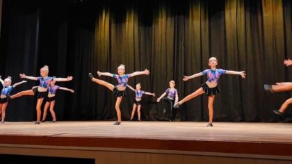 Open training moderne dans: ‘Dance with friends’