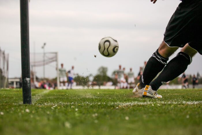 Oud-topvoetballer Willy van de Kerkhof veilt WK medailles