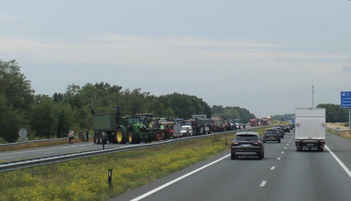 Boeren blokkeren A67 richting Venlo