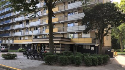 Woningcorporatie woCom plaatst Buurtkastje bij flats Houtsdonk