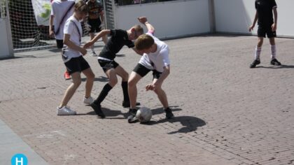 Straatvoetbaltoernooi succesvol sportief evenement