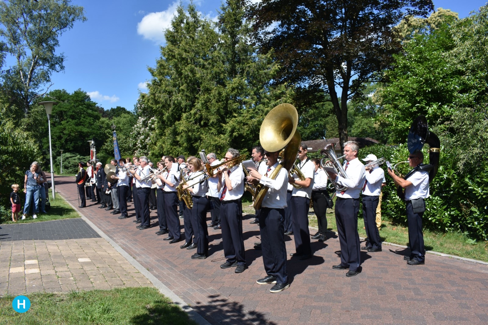 Fanfare De Vooruitgang Stiphout brengt inwoners aubade