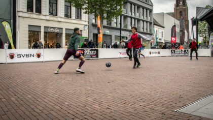 Straatvoetbaltoernooi zondag op de Markt in Helmond
