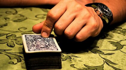 Is blackjack beter dan poker?