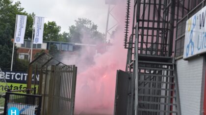 Sfeeractie supporters Helmond Sport bij laatste training