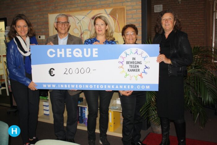 De Cirkel ontvangt cheque opbrengst In beweging tegen kanker