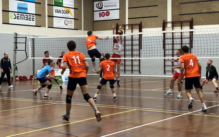 Polaris volleyballers blijven koploper na 4-0 overwinning