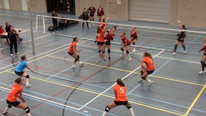 Polaris volleybalsters boeken zwaarbevochten overwinning 2-3