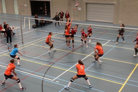 Polaris volleybalsters boeken zwaarbevochten overwinning 2-3