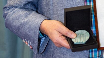 Vrijwilligerspenning voor bestuurslid Fons Bosman