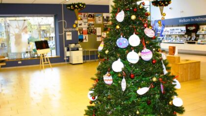 Bibliotheek Helmond: de Kerstwens boom is voor iedereen