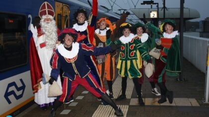 Sinterklaas komt op bezoek met de trein