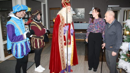 De Sint op bezoek bij de bewoners van de Pannehoeve