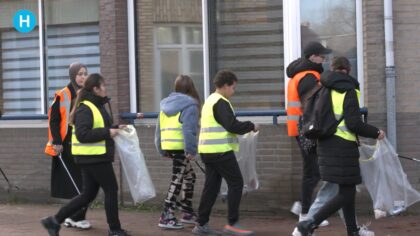 Leerlingen basisschool de Vuurvogel op zwerfafval jacht