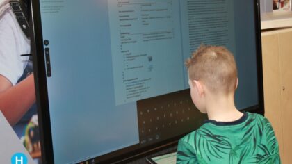 Bibliotheek Tech lab: J.J. leert websites maken