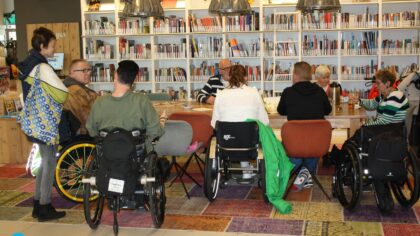 Bibliotheek viert 1-jarig bestaan van de Praattafel