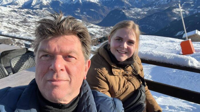 Vader en dochter fietsen voor KiKa