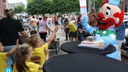 Polonaise als onderdeel sponsorloop Mierlo-hout