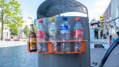 “Plaats doneerringen op prullenbakken in de stad”