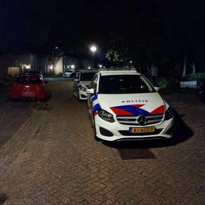 Jongen te voet aangereden, automobilist rijdt door