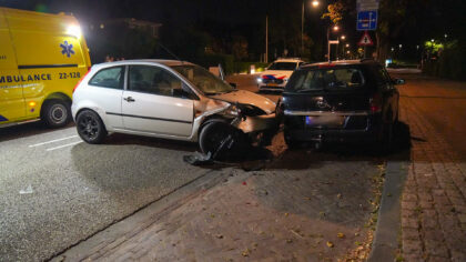 Bestuurder blaast positief na auto-ongeluk in Wesselmanlaan