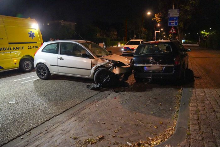 Bestuurder blaast positief na auto-ongeluk in Wesselmanlaan