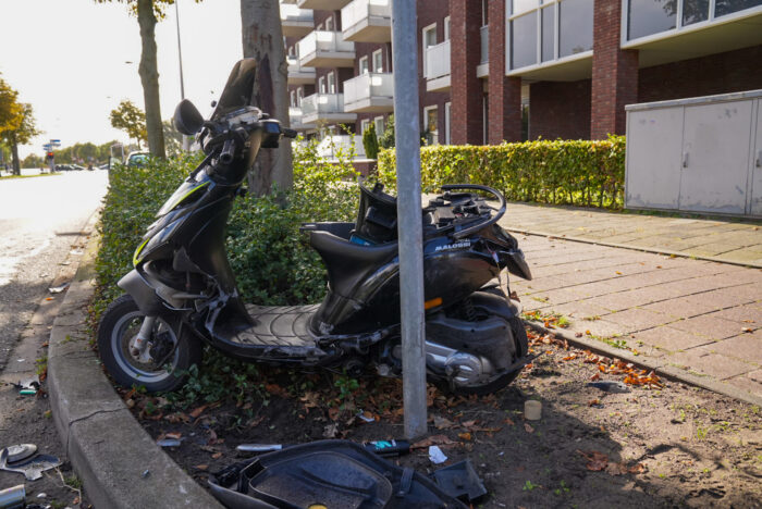 Scooterrijder gewond na botsing