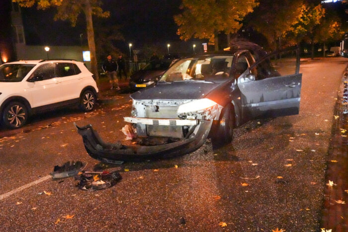 Auto ramt geparkeerde auto op Suytboulevard Helmond