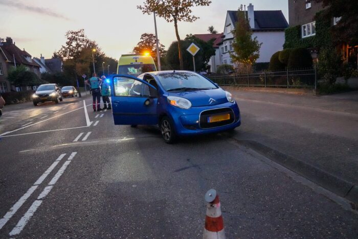 Fietser aangereden tijdens oversteken Julianalaan
