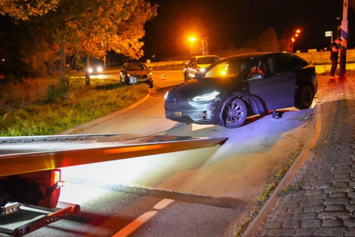 Auto’s zwaar beschadigd door botsing op N279
