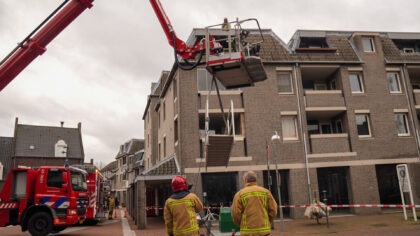 Brandweer Helmond rukt uit voor losgewaaide loopbrug