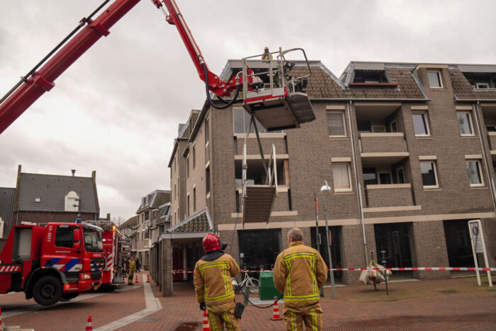 Brandweer Helmond rukt uit voor losgewaaide loopbrug