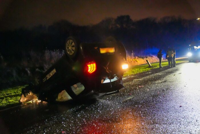 Auto op de kop op N270