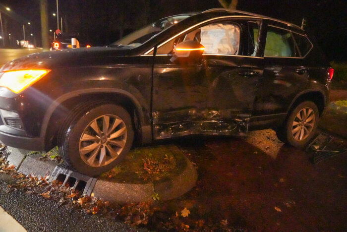 Botsing van twee auto’s op Wesselmanlaan