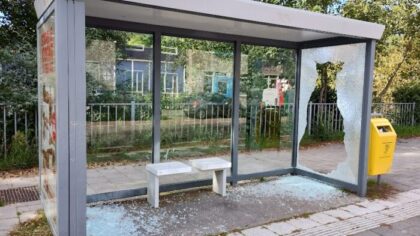Mi Hellemonders vraagt om meer toezicht bushokjes