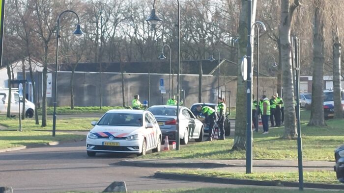 Verkeerscontrole politie in Helmond: vijftien bekeuringen uitgedeeld