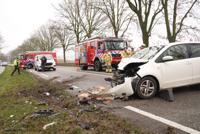 Gewonden bij frontale botsing op N612