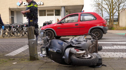 Scooterrijder gewond na aanrijding op de Overloop