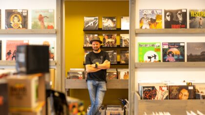 Muziekliefhebbers in de rij voor Record Store Day: optreden Voltage