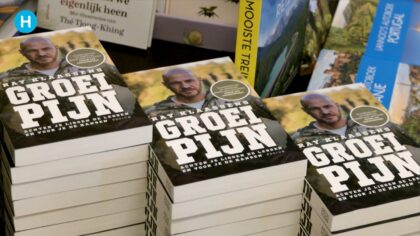 Ray Klaassens signeerde zijn bestseller in De Ganzenveer