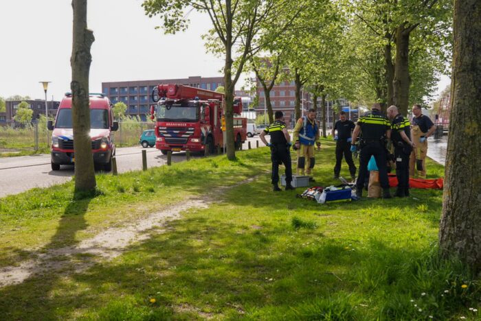 Man met rollator in kanaal beland