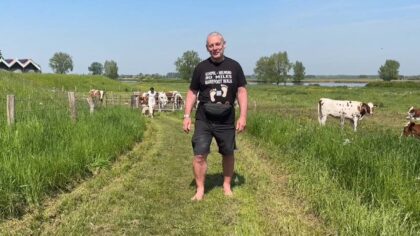 Ian Chapman: wandelend vanuit Schiphol naar Helmond Sport