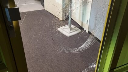 Man aangehouden na vernielen ramen met ijzeren staaf