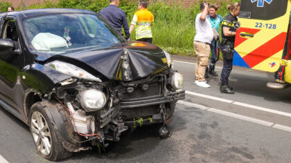 Automobiliste raakt tijdens invoegen vrachtauto Wolfsputtersbaan
