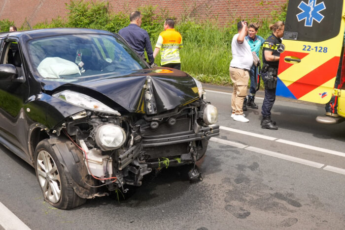 Automobiliste raakt tijdens invoegen vrachtauto Wolfsputtersbaan