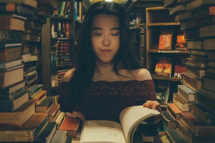 Bibliotheek: “Een leesmediacoach helpt je door een digitaal doolhof”